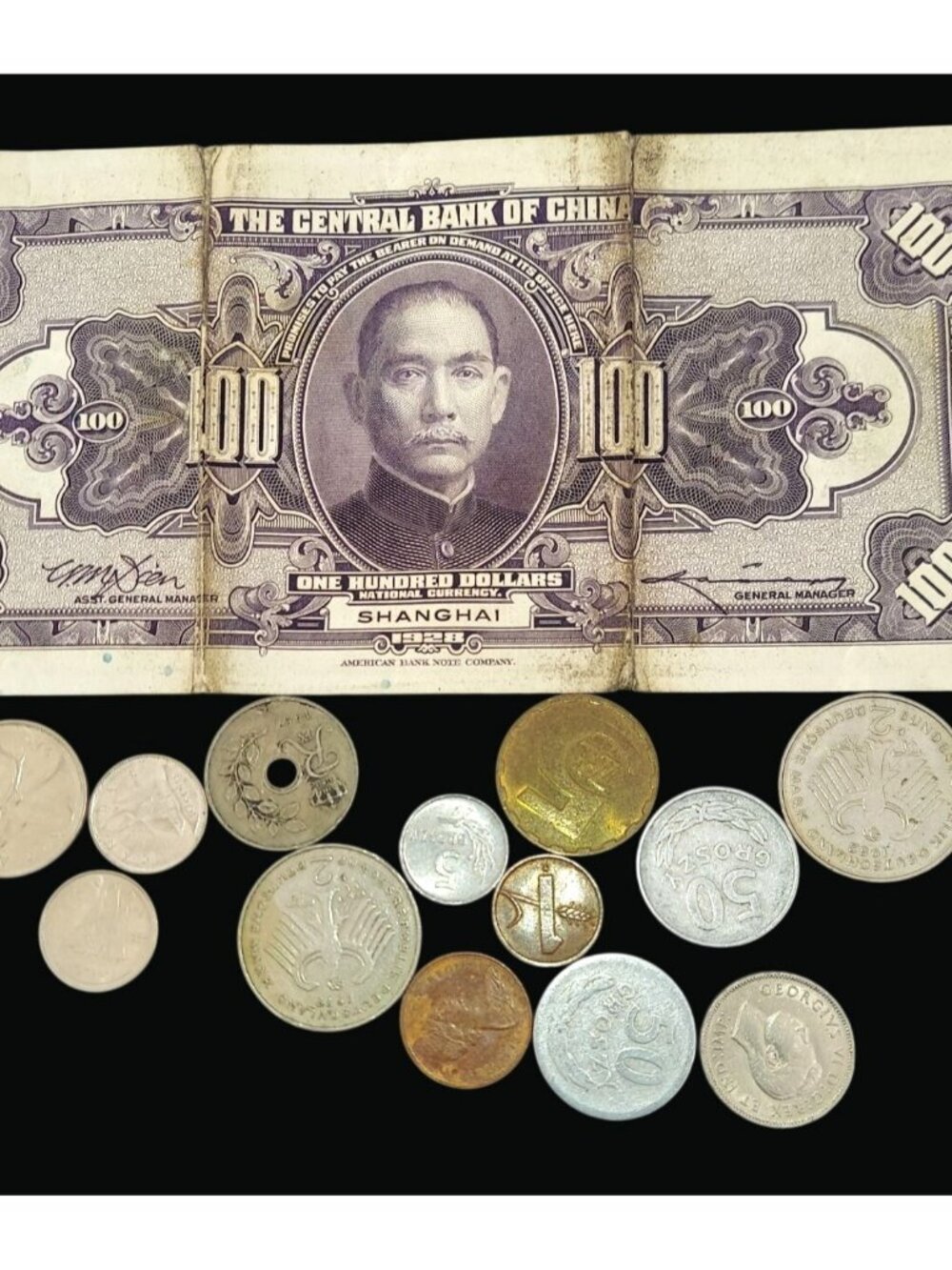 Vintage International Currency Lot: Chinese Banknotes & Assorted World Coins